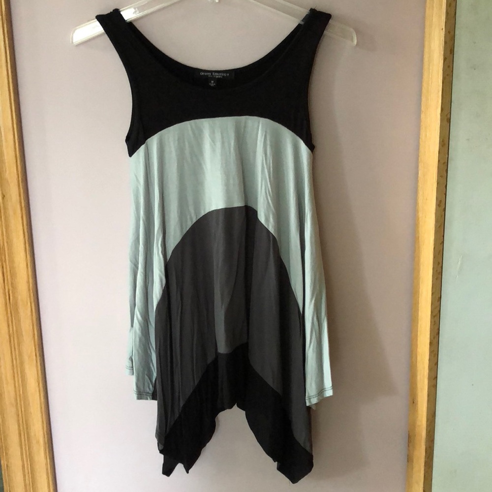 Gray & black sleeveless swing top